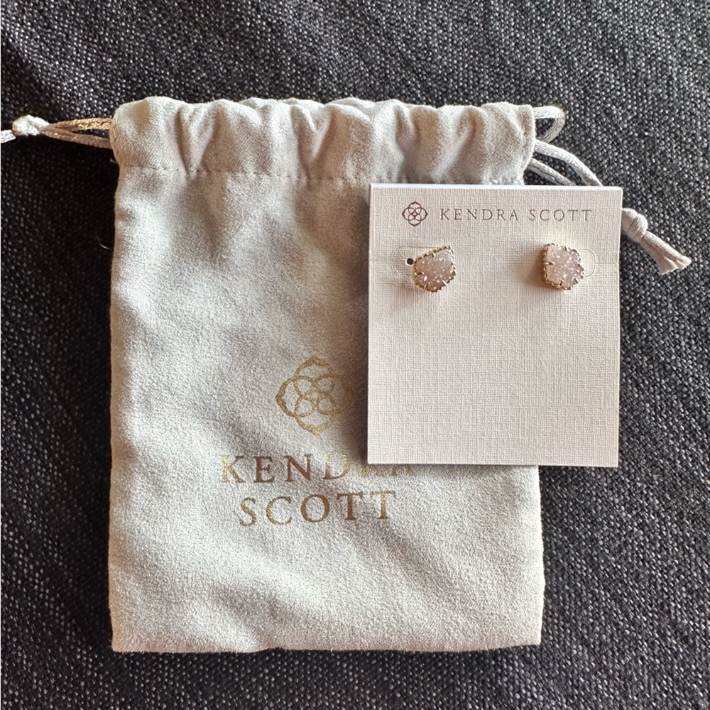 NEW! Kendra Scott Tessa Stud Earrings 
Gold/Iridescent Drusy